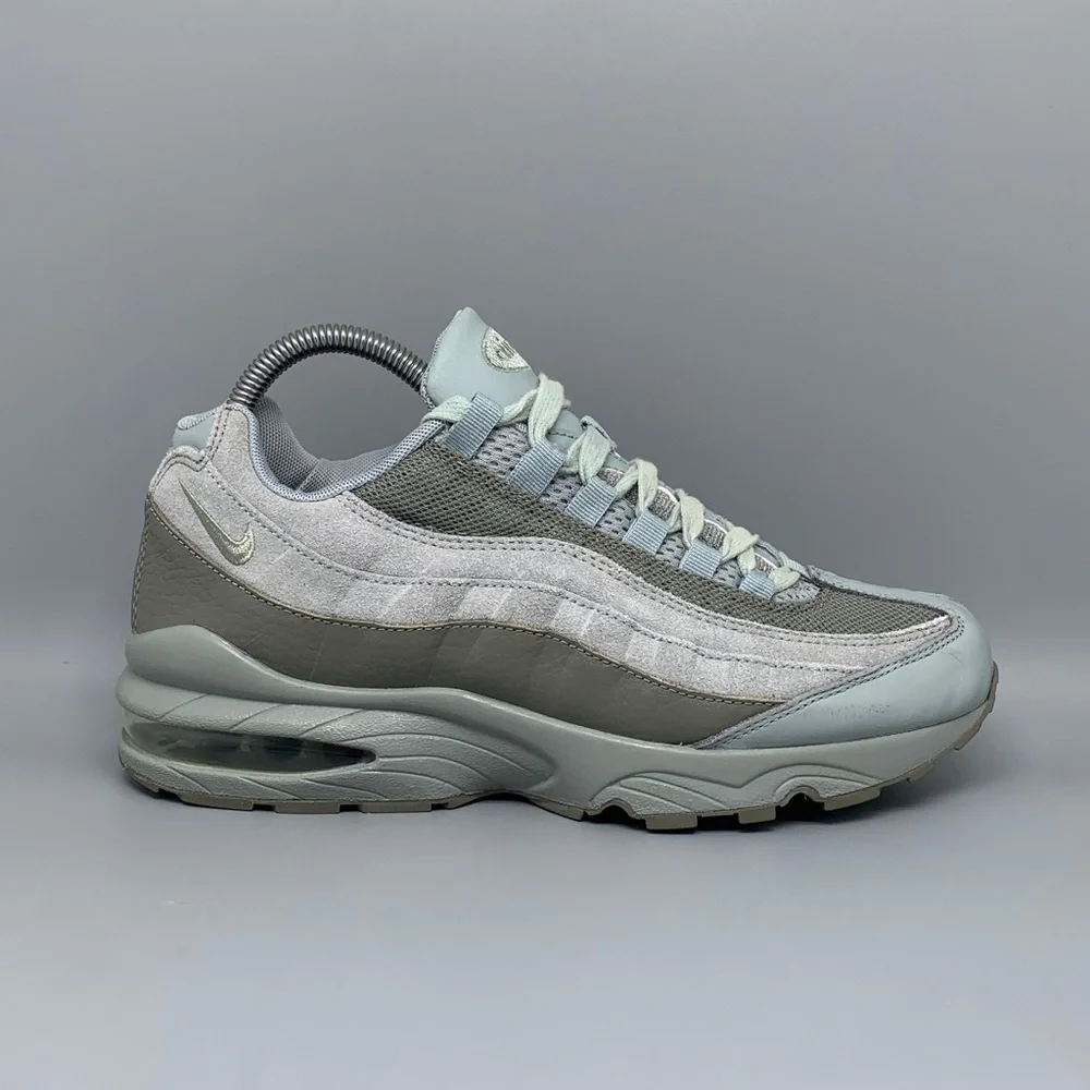 Nike Air Max 95 Premium Light Gray‎ Green 905348-015 Men’s Sz 7 Womens Sz 8.5